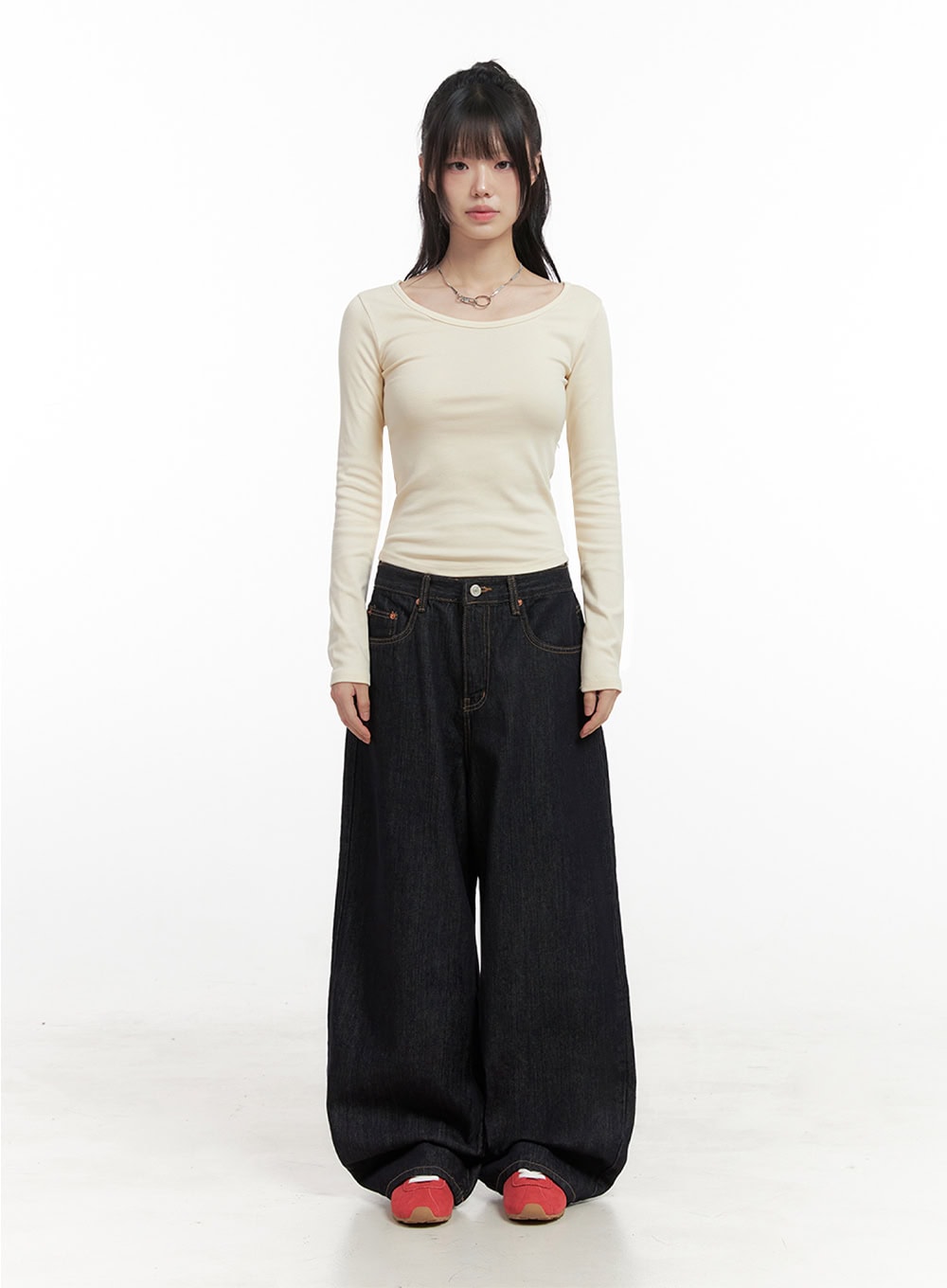 Slim-Fit Cropped U-Neck Top  IN427