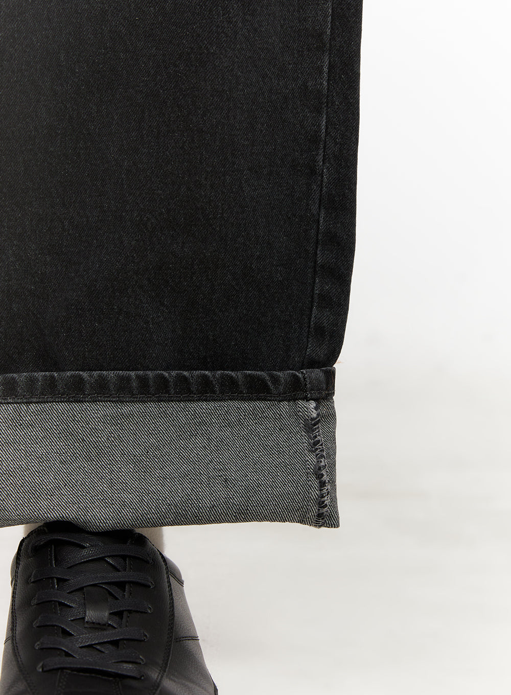 Men's Washed Relaxed-Fit Jeans IJ517