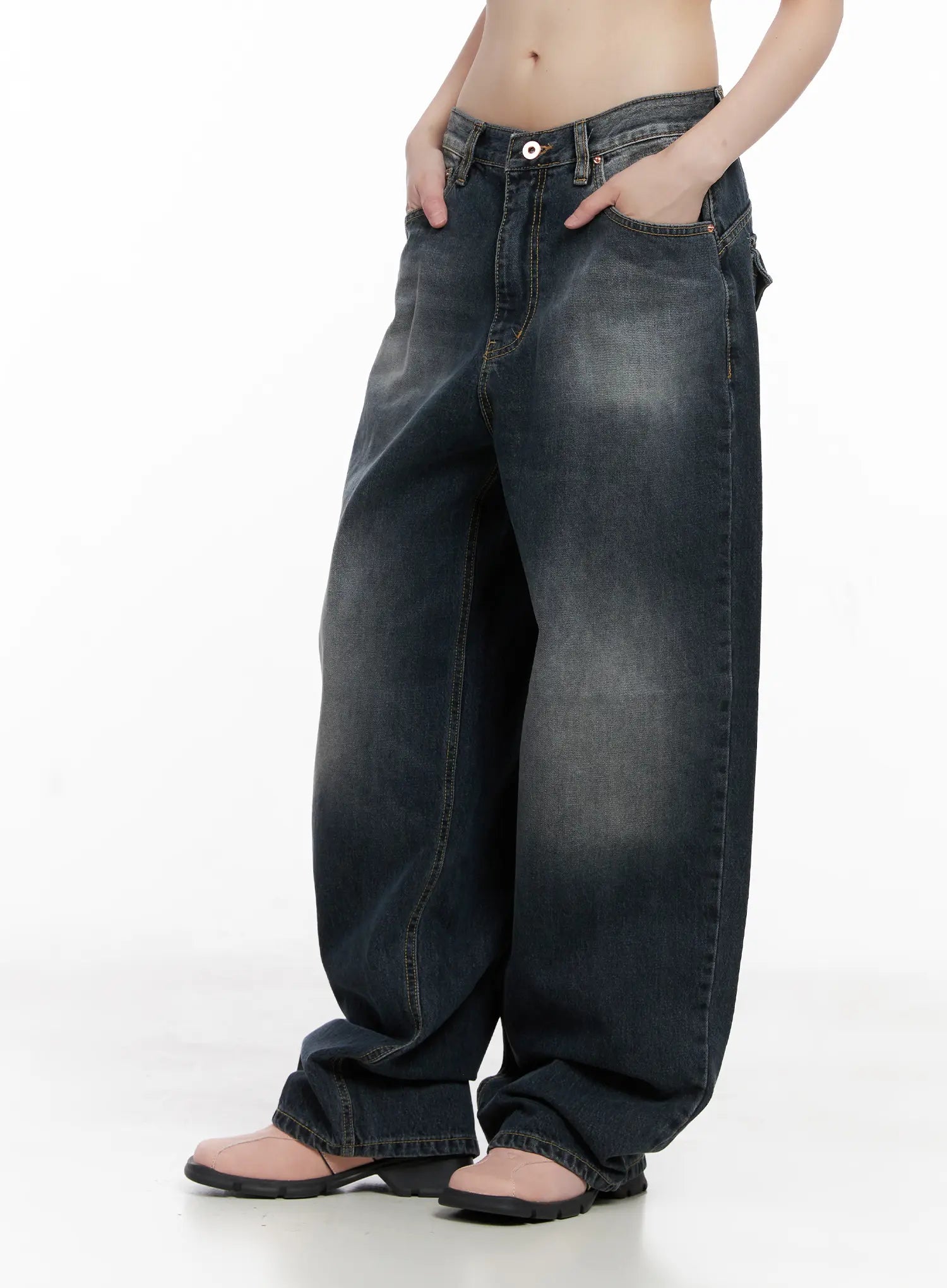 Celi Vintage Wash Wide-Leg Jeans CG515