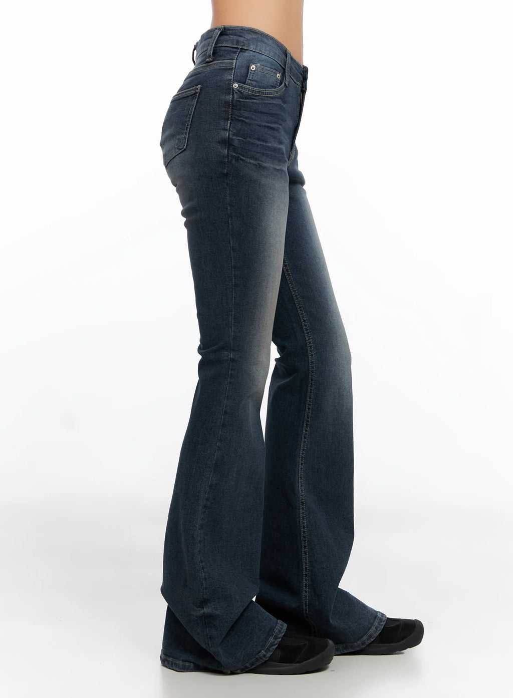 Melina Low-Rise Flare Jeans CO514