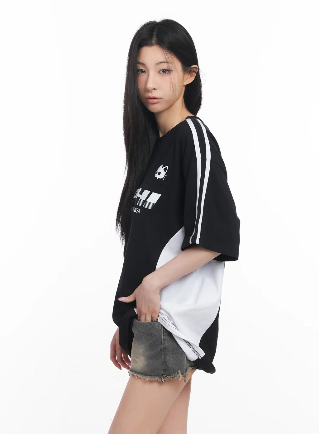 Oversized Striped Graphic Tee CU511