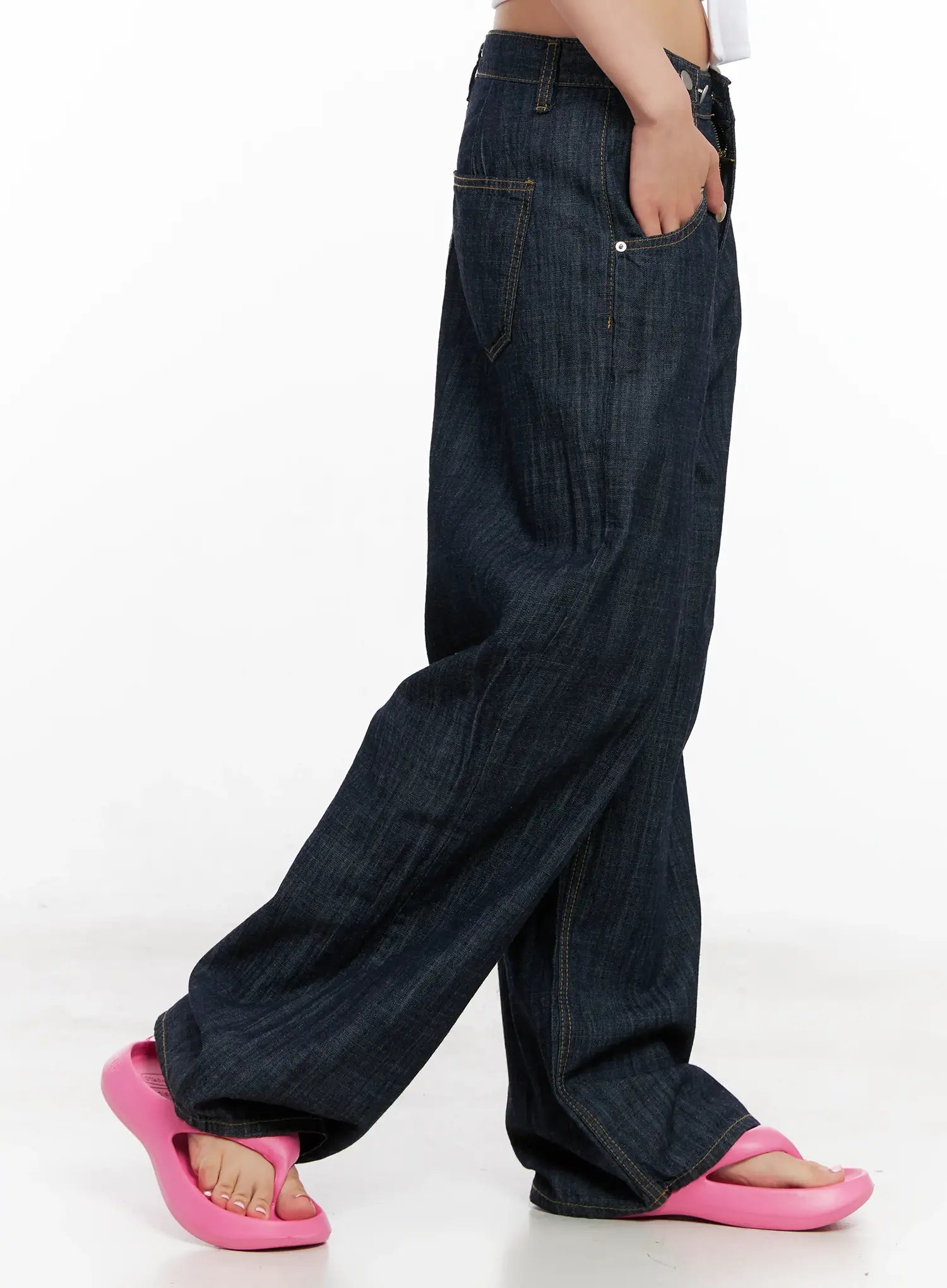 Saebi Button-Detail Jeans CL528