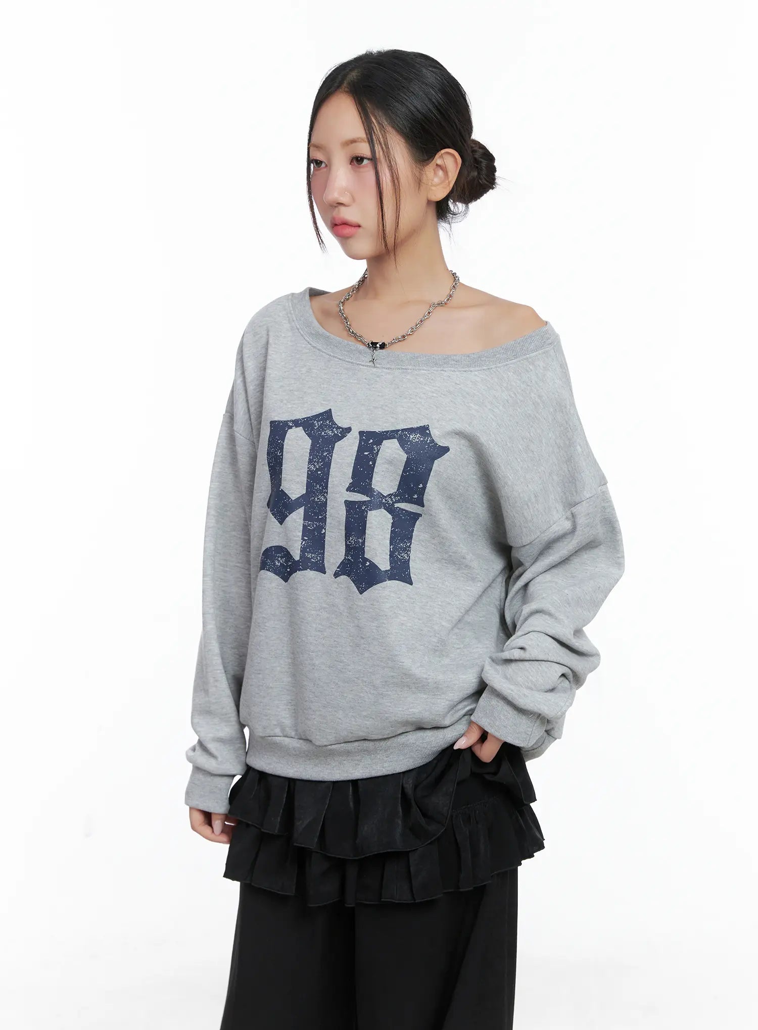 98 Graphic Off-Shoulder Sweatshirt CS502