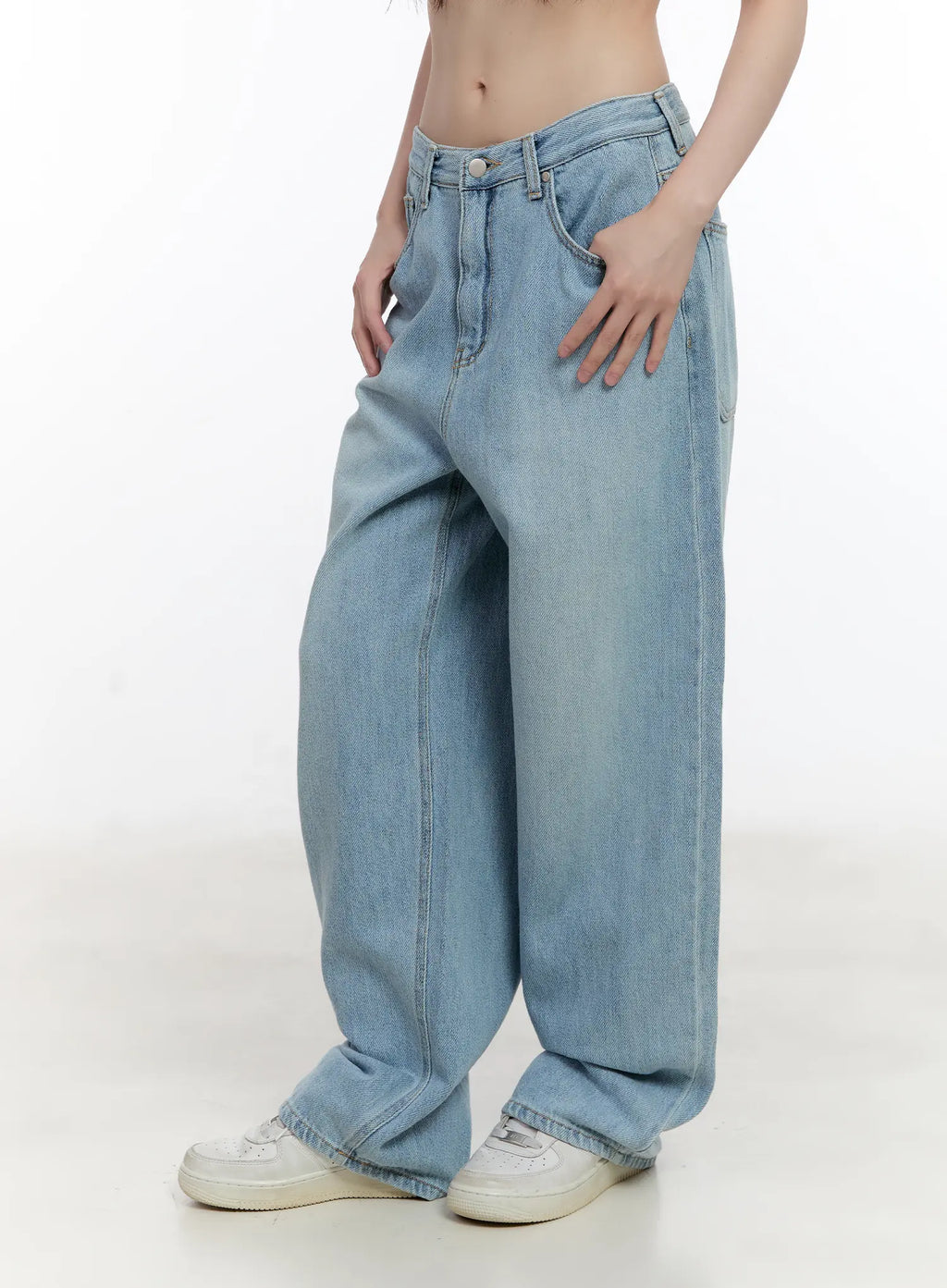 Iroha Lightweight Relaxed Jeans CL507
