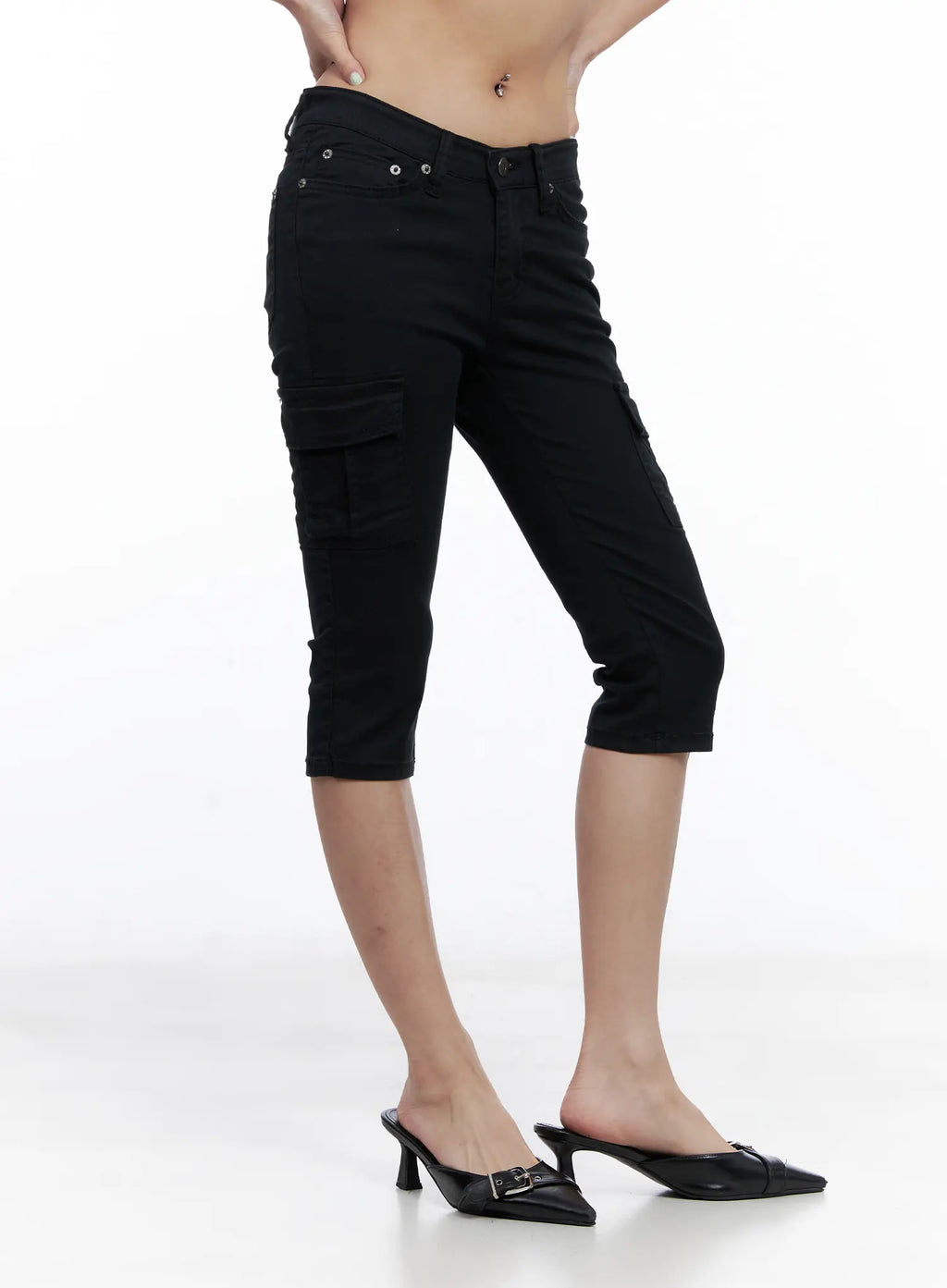 Slim-Fit Cargo Capri Pants CL511