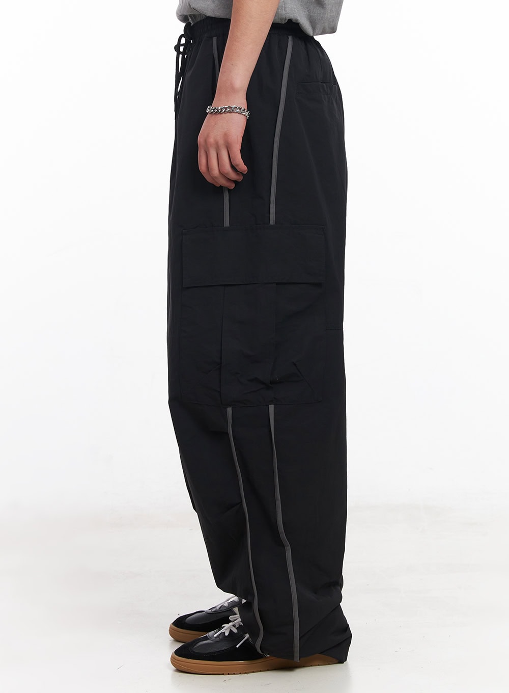 Men's Cargo Balloon-Fit Windbreaker Pants (Black) IU503