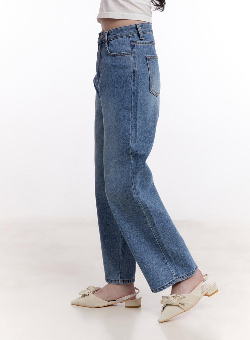 Jamie Comfy Straight-Fit Jeans CM526