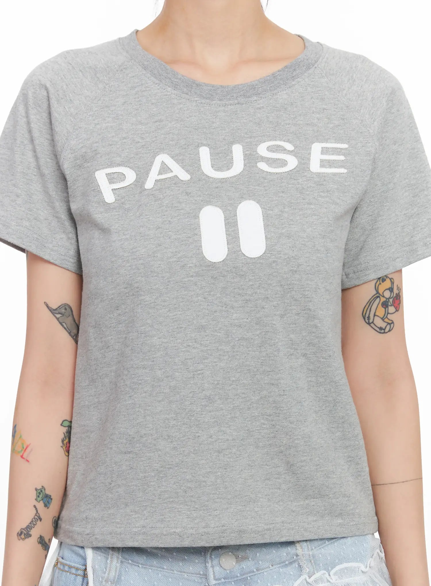 Pause Graphic Cropped Tee CL528