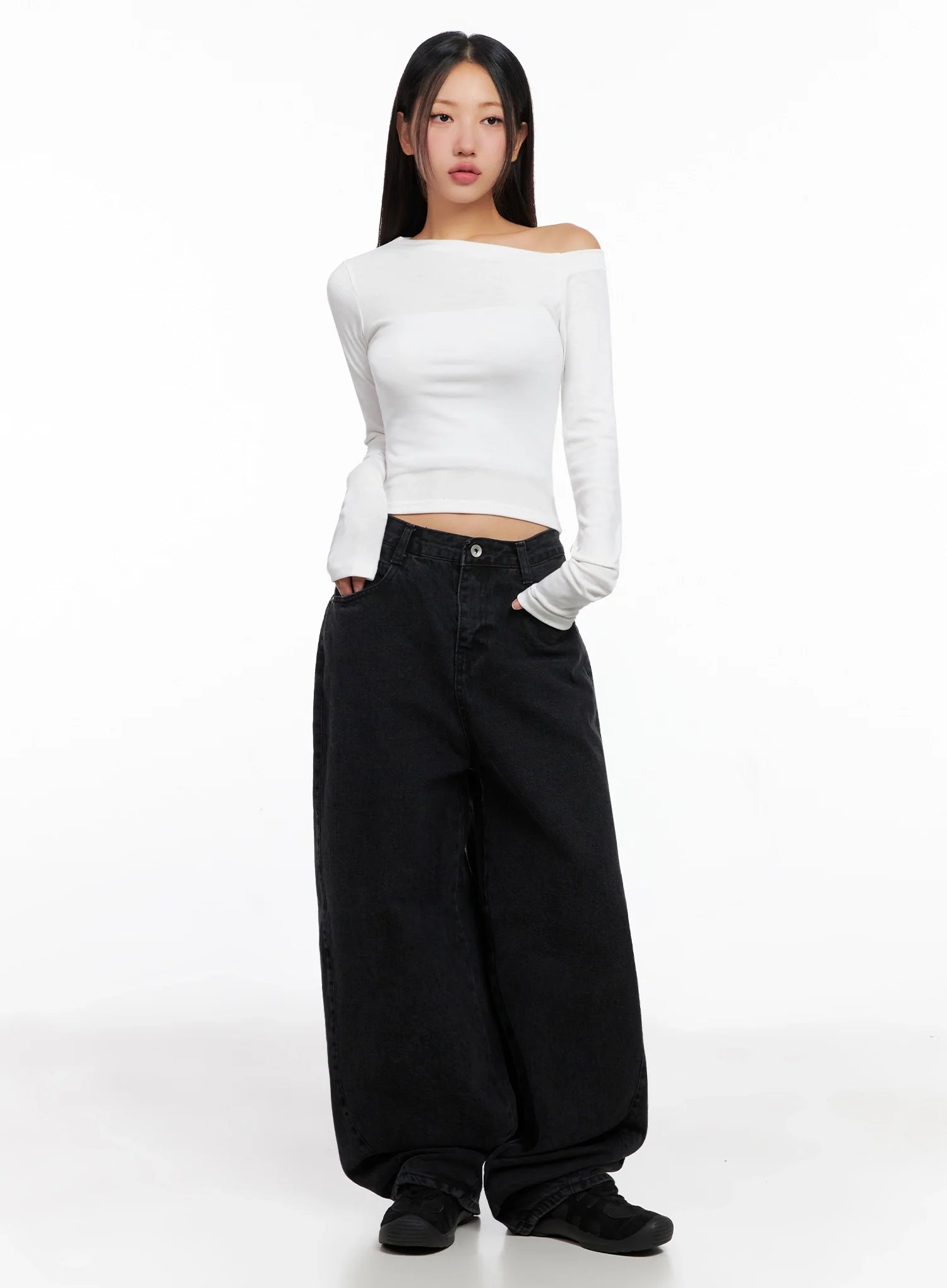 Sunwoo Embroidered Wide Leg Jeans IG528