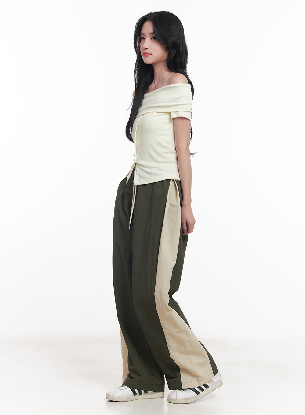 Buttoned Slit Off-Shoulder Crop Top CY526