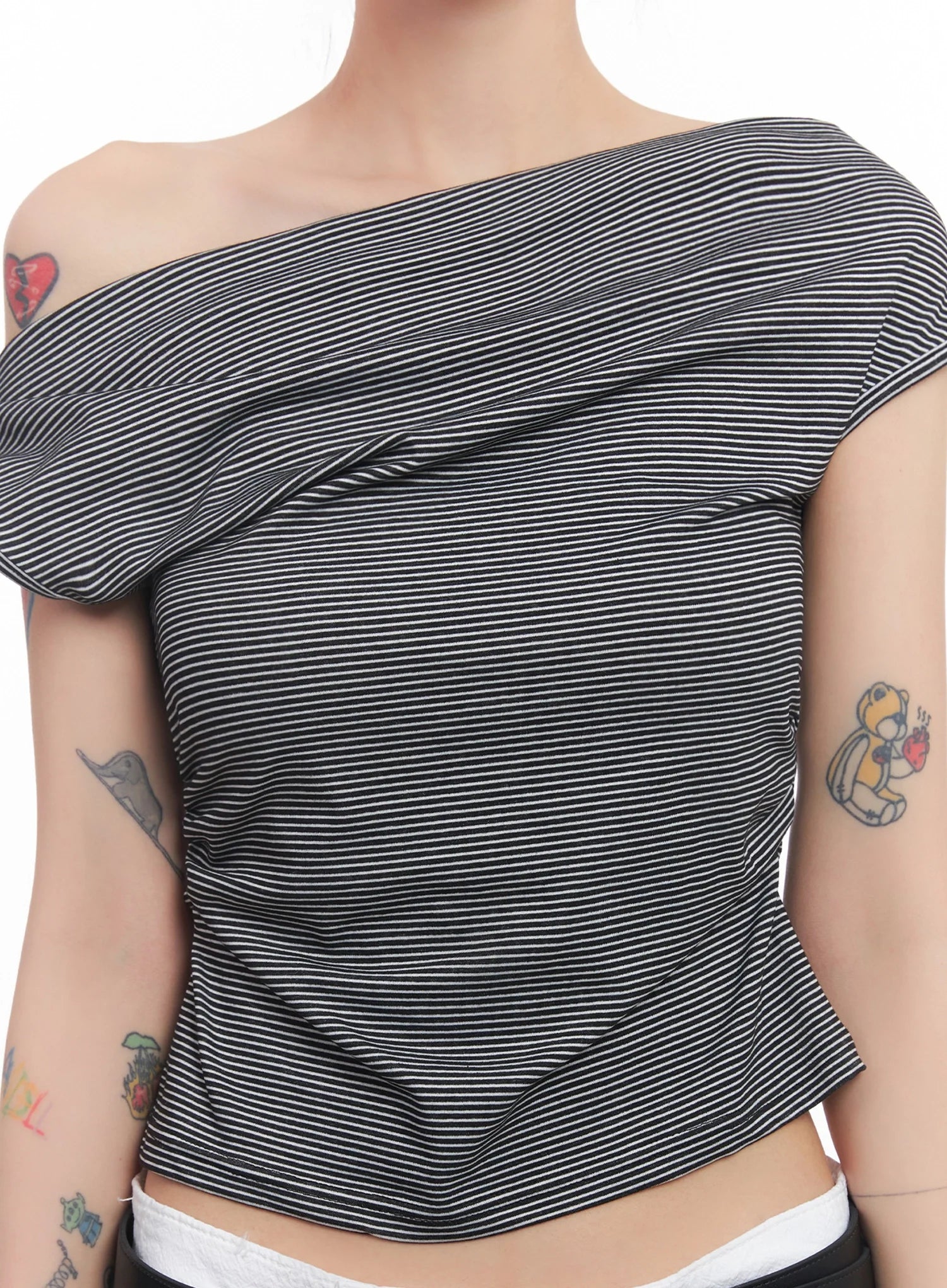 Chic Off-Shoulder Striped Tee IC503