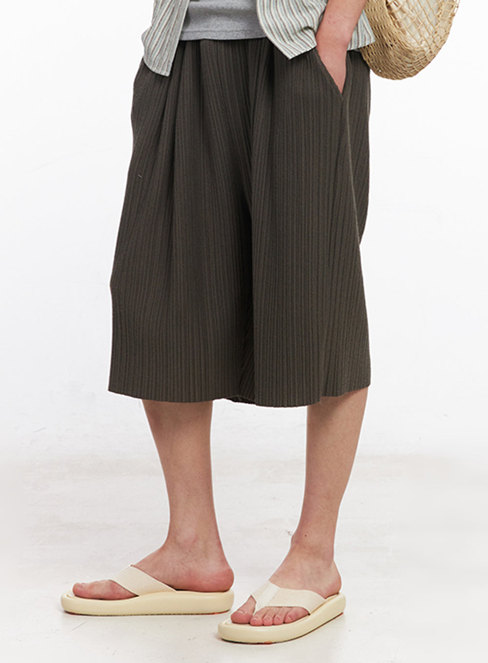 Men's Pleated Wide-Fit Shorts IU512