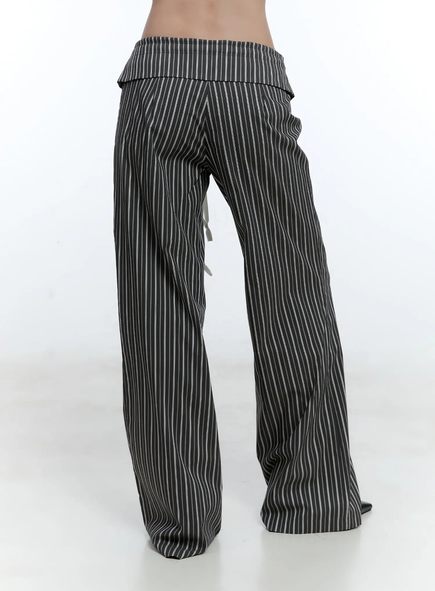 Wide-Fit Low-Waist Striped Pants CU526