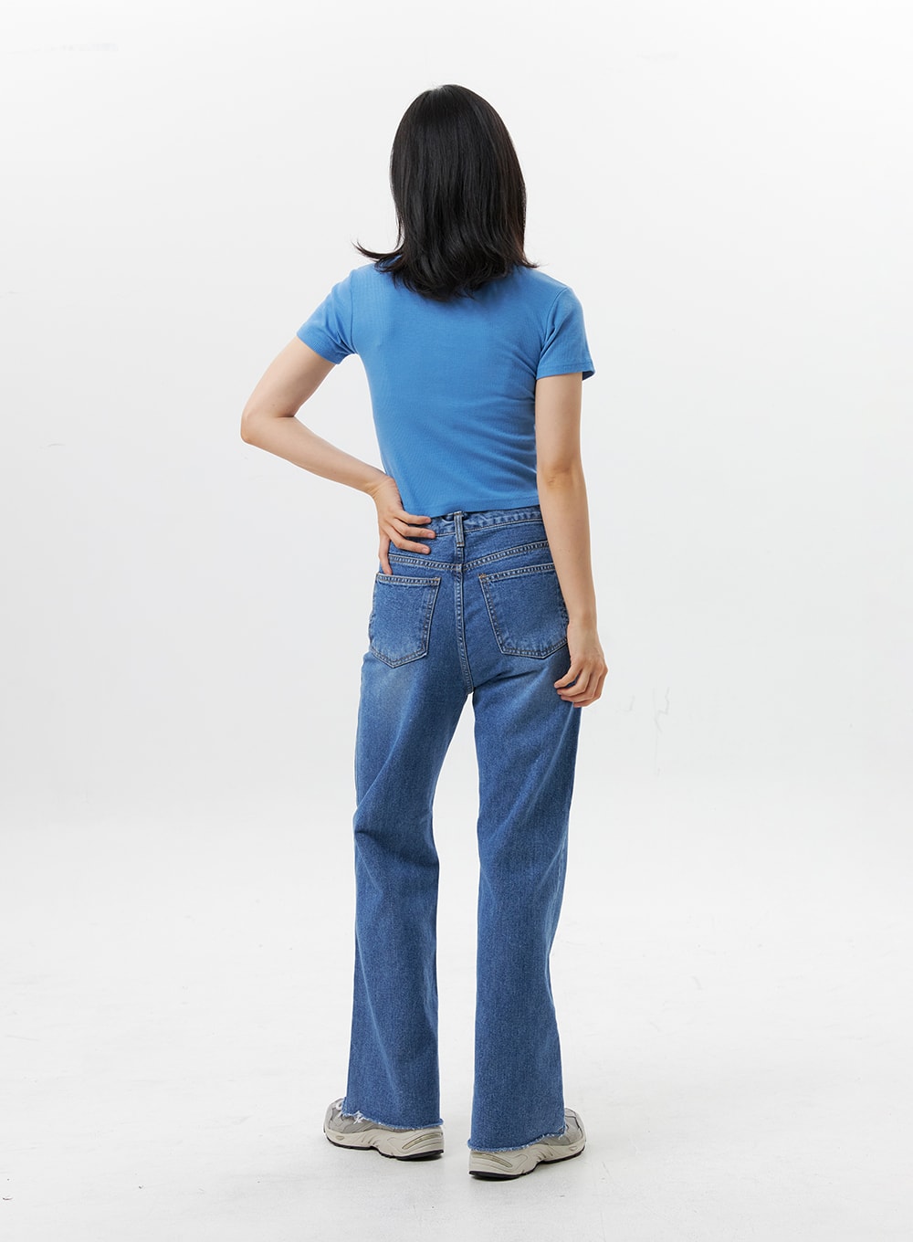 Buttoned U-Neck Crop Tee OG318