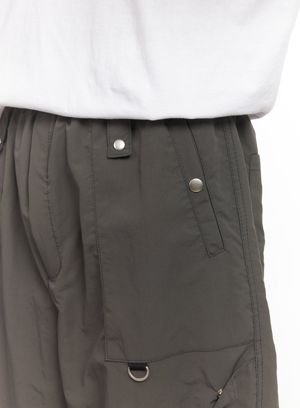 Men's Nylon Pocketed Wide-Fit Shorts IA510