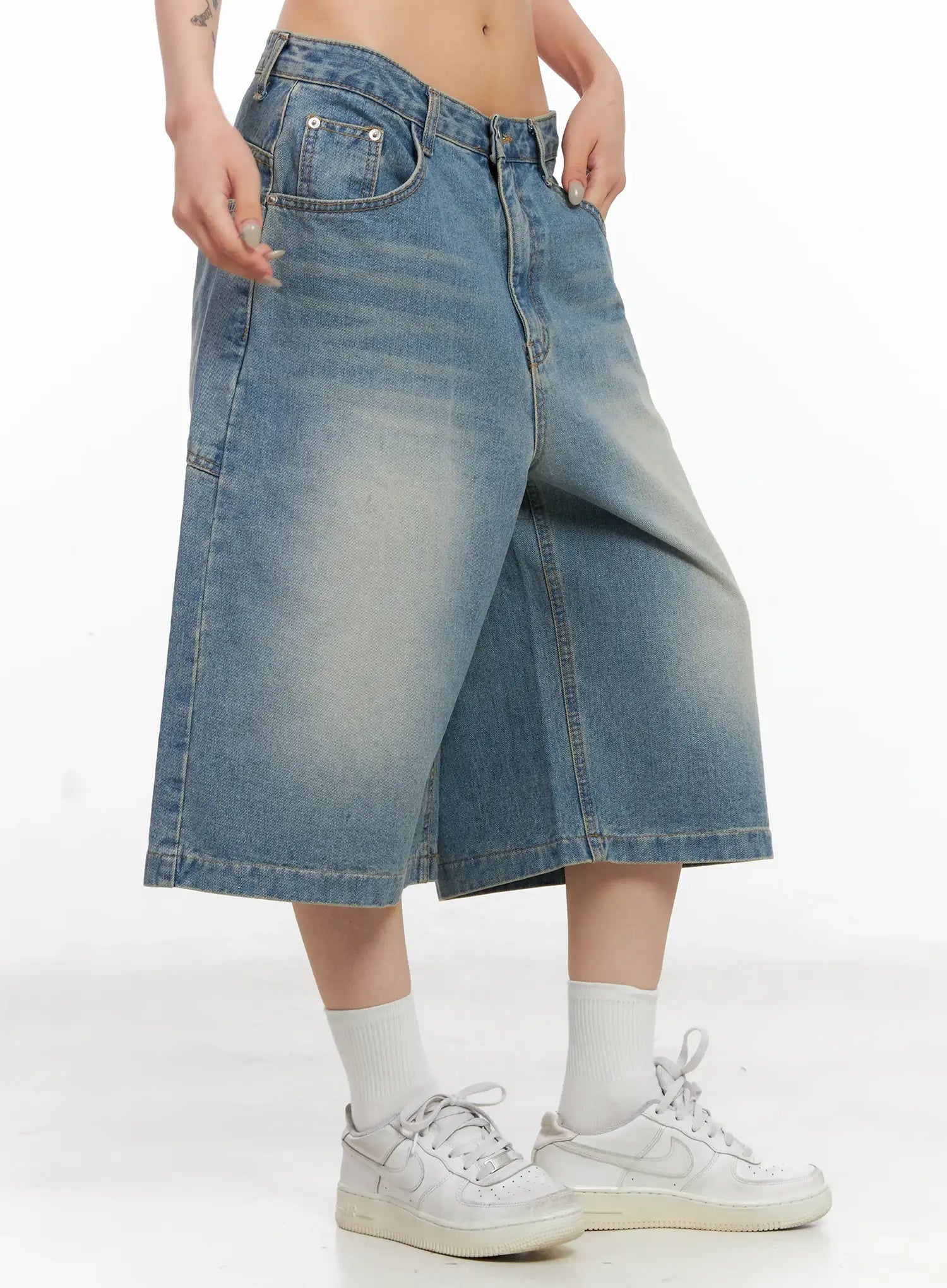 Washed Big-Pocket Denim Jorts CL525
