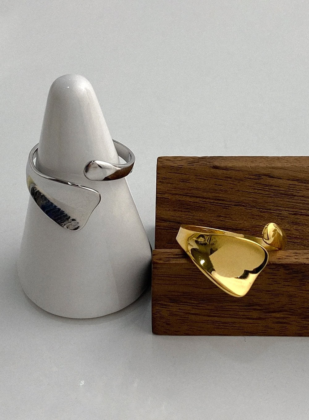 Frida Crossline Open Ring IA524