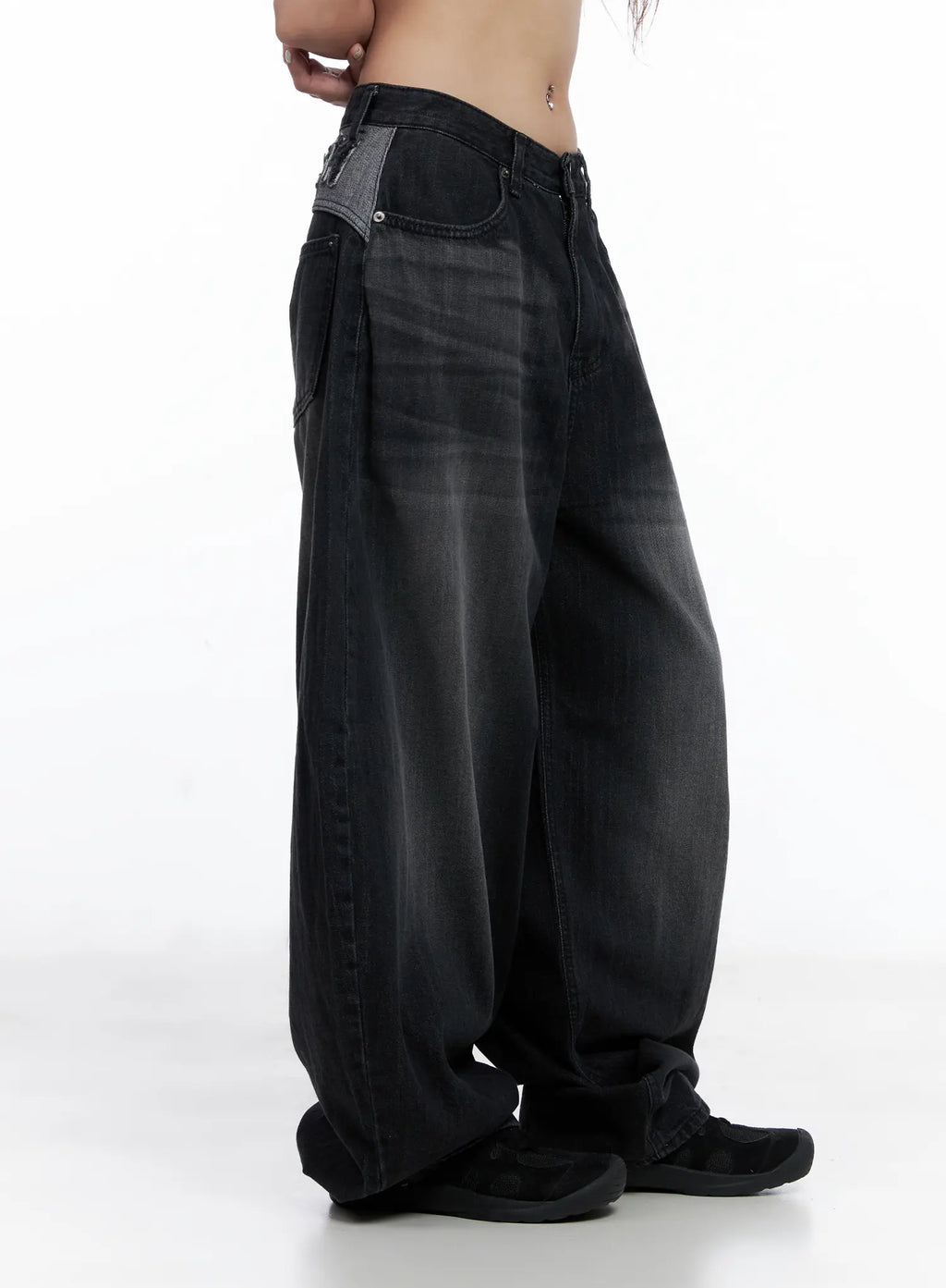 Suyeon Embroidered Baggy Denim Jeans CL510