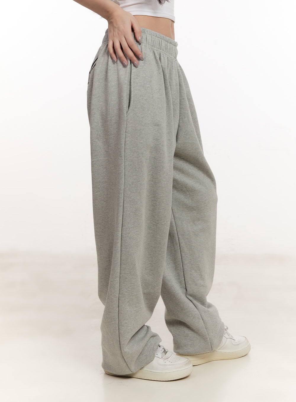 Embroidered Wide-Leg Sweatpants CM507