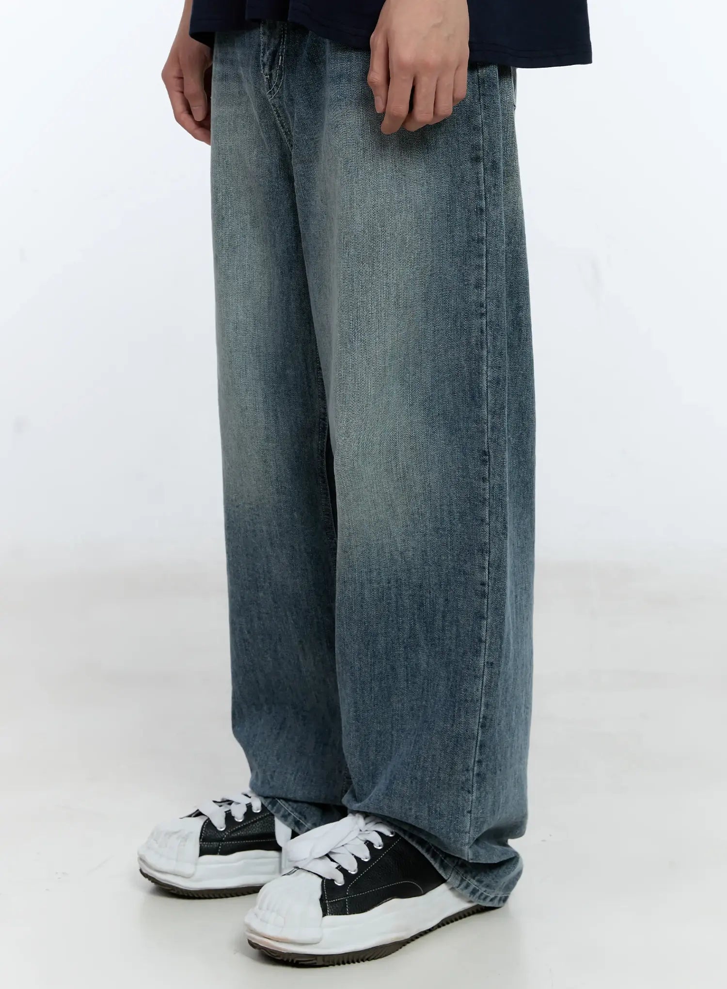 Men's Vintage-Wash Wide-Leg Jeans IL529