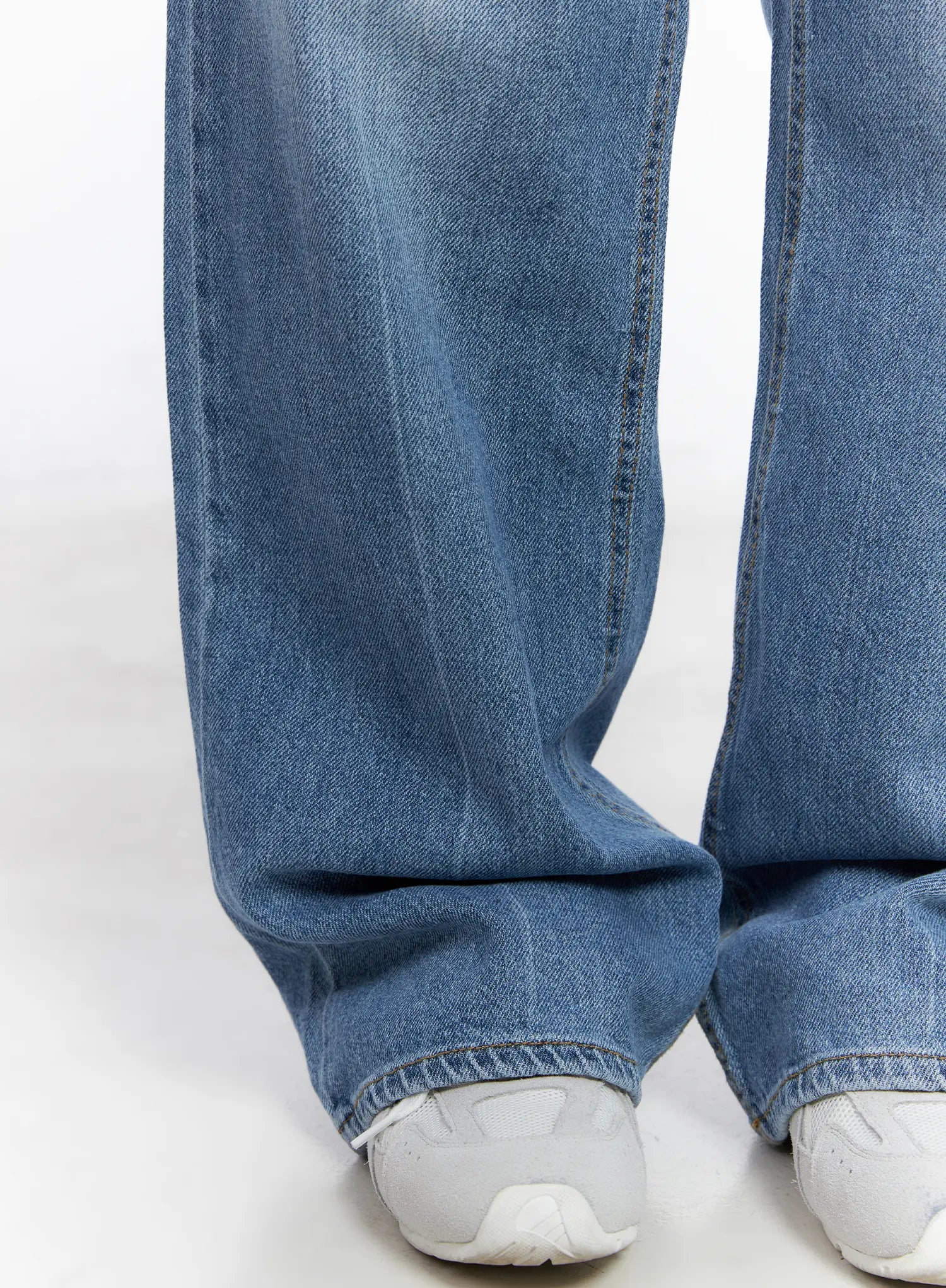Jung Straight-Leg Washed Jeans CG521