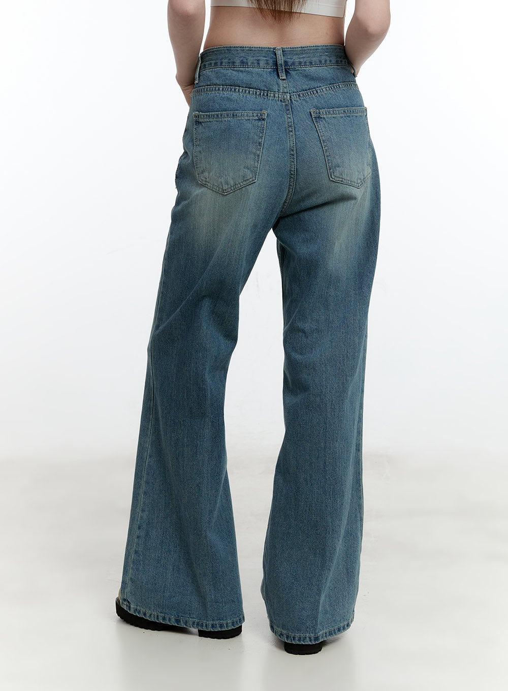 Aleks Relaxed-Fit Flared Jeans CM521