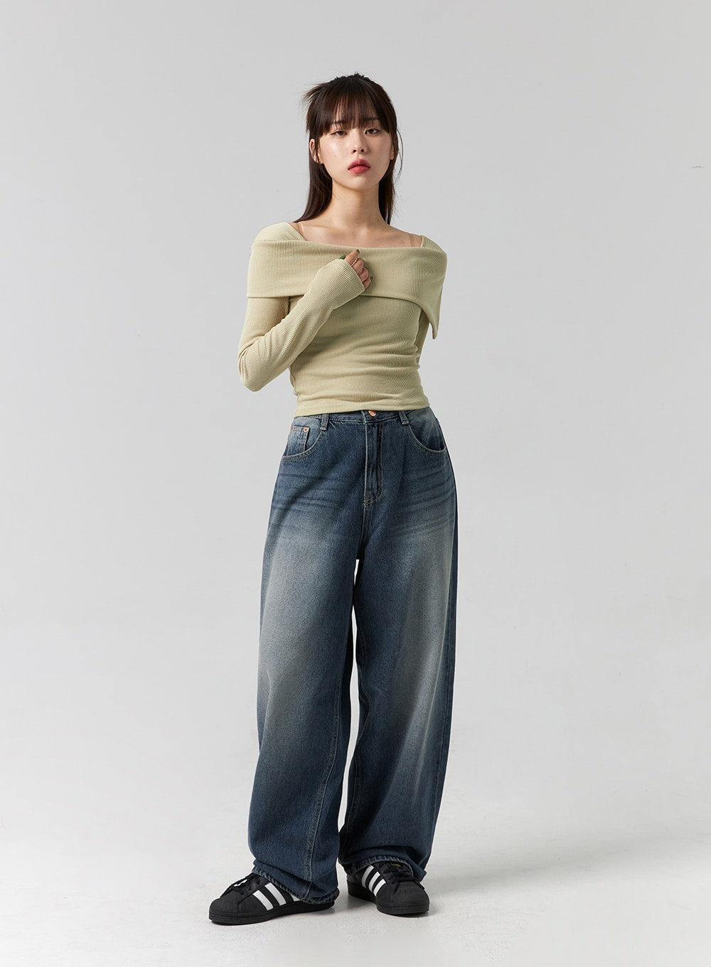 Wide-Leg Washed Jeans CG331