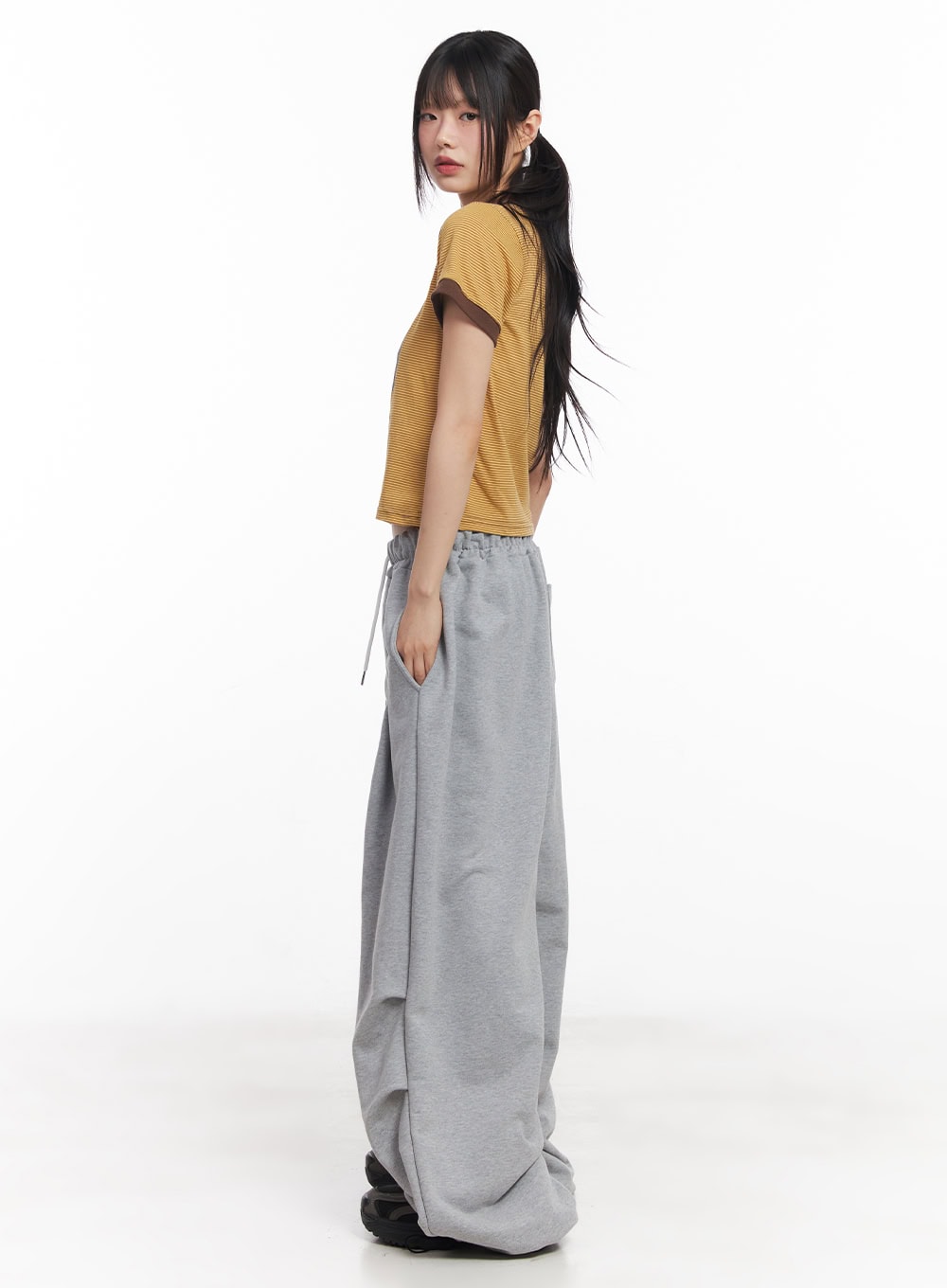 Wide-Fit Pintuck Sweatpants CY512