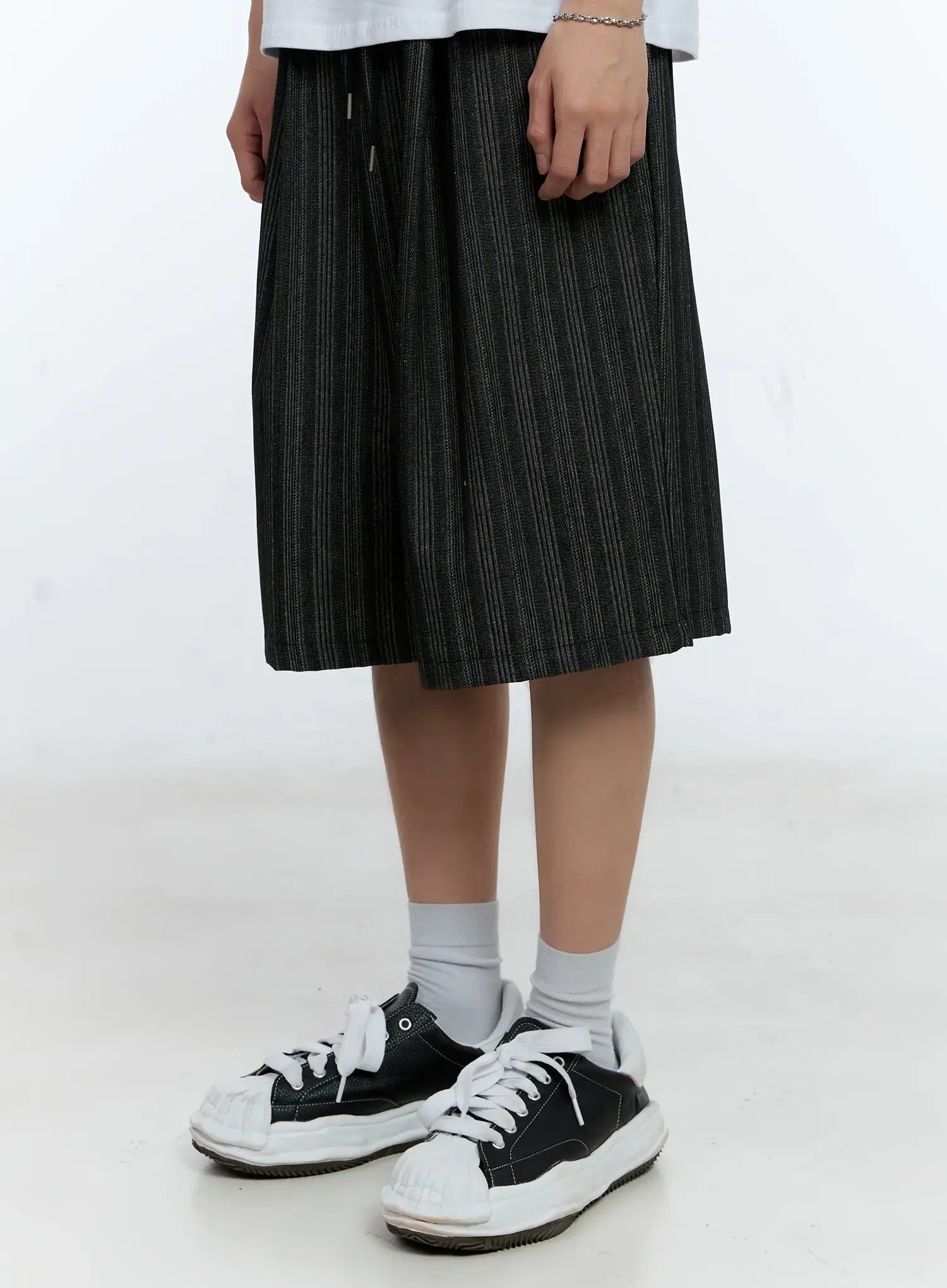 Men's Striped Pintuck Shorts IL529