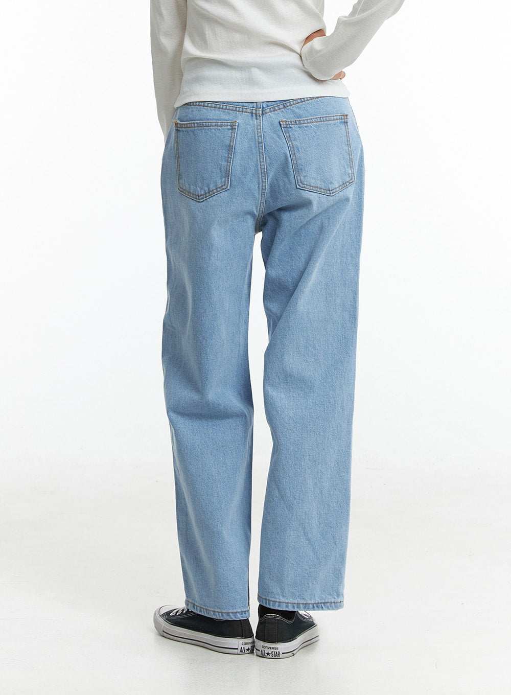 Light Washed Straight Jeans ON329
