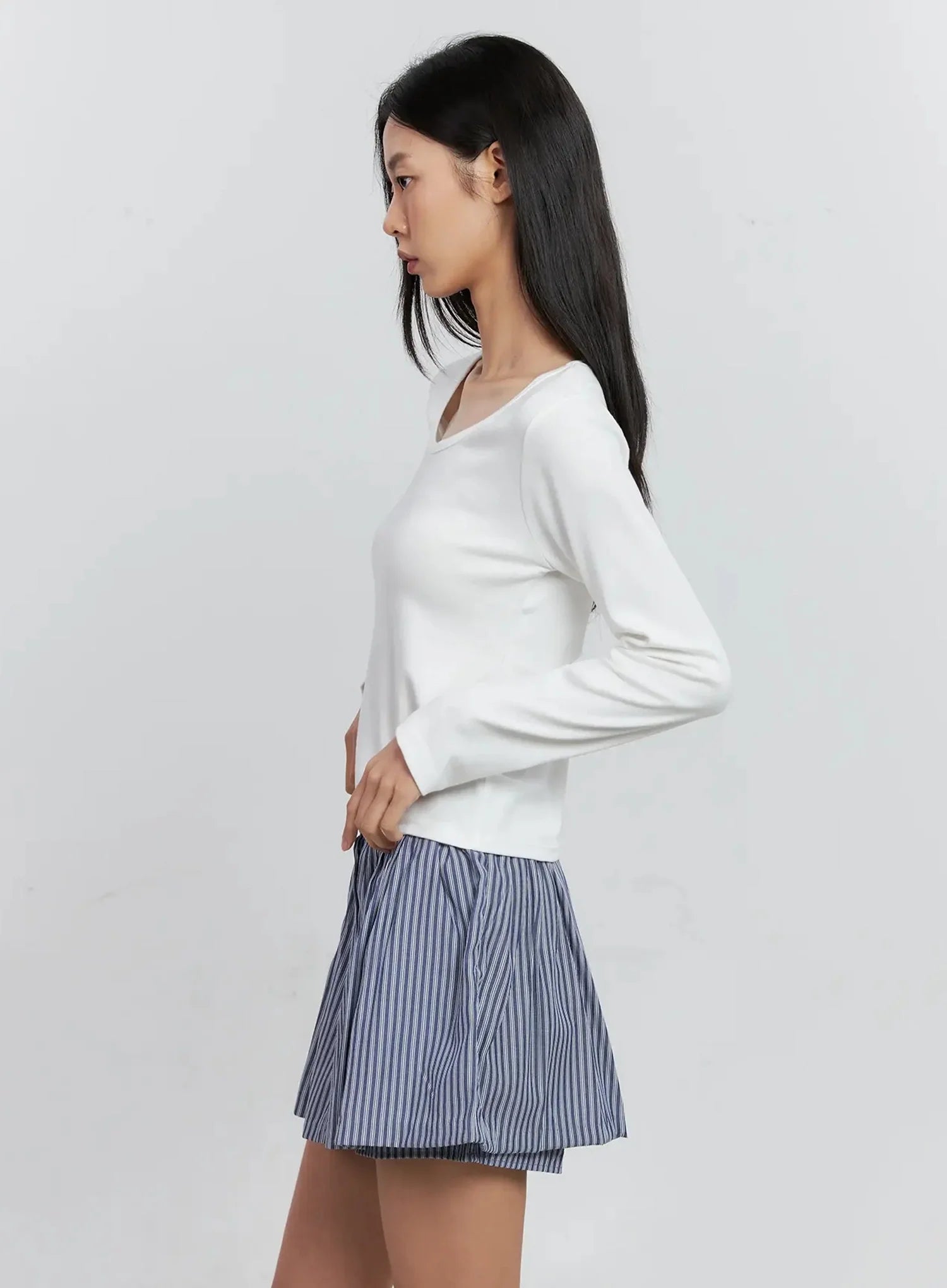 Round-Neck Long Sleeve Top IS515