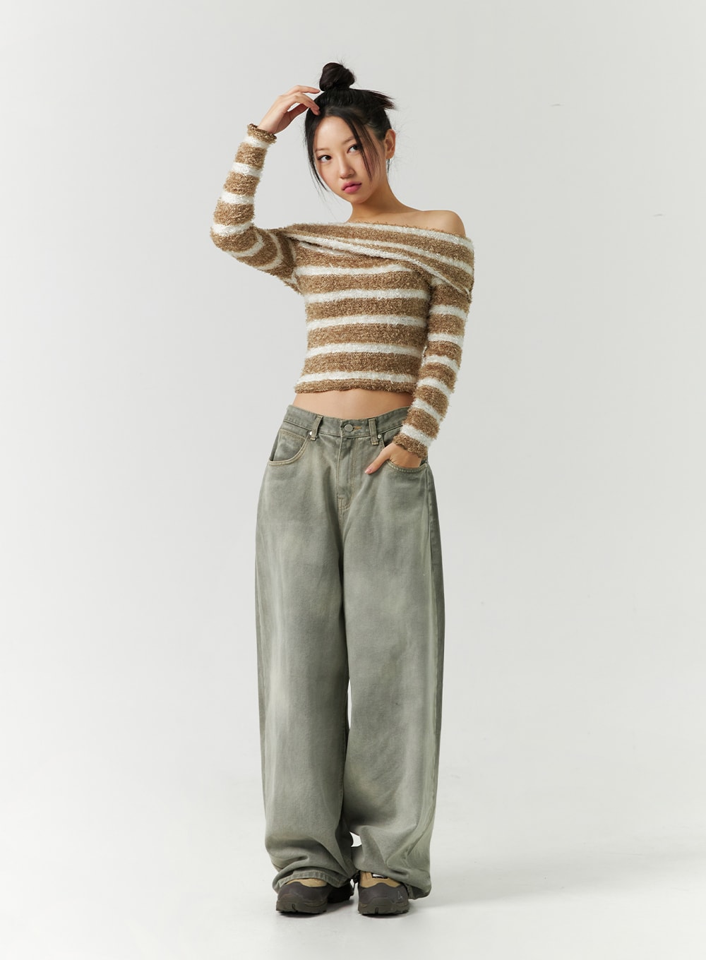 Mid-Rise Wide Leg Jeans CD301