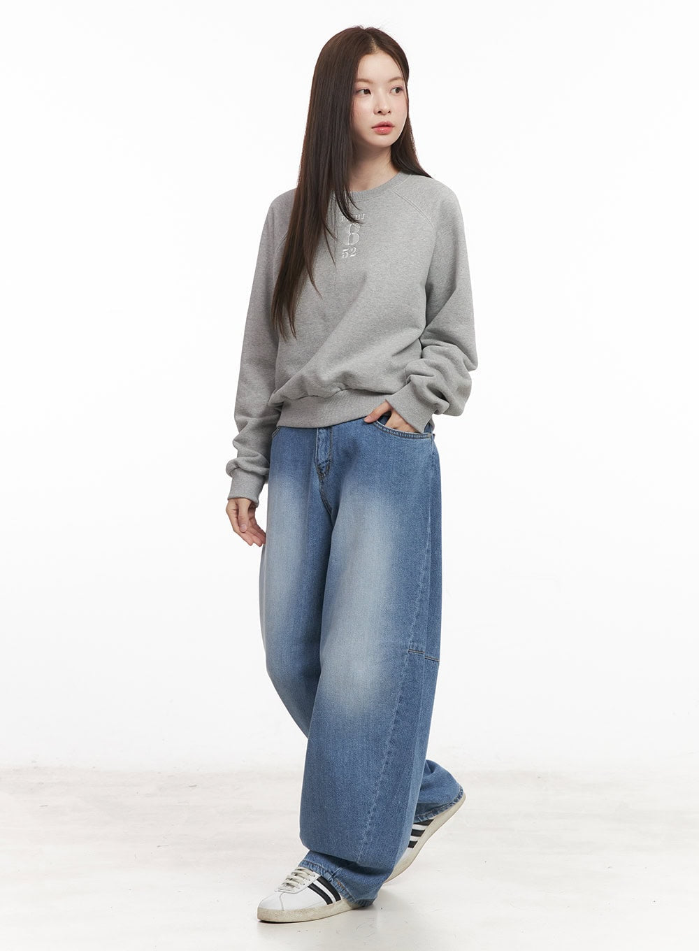 Embroidered Crewneck Sweatshirt CM512