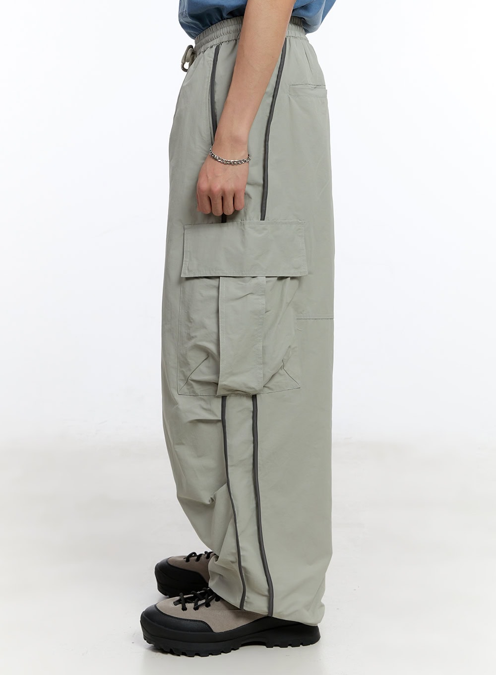 Men's Cargo Balloon-Fit Windbreaker Pants IY530
