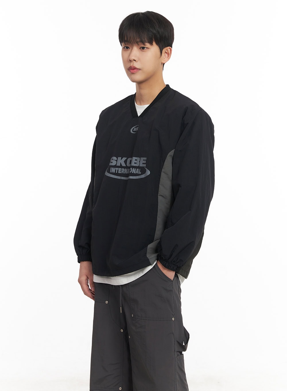 Men's V-Neck Nylon Sweatshirt (Black) IM517