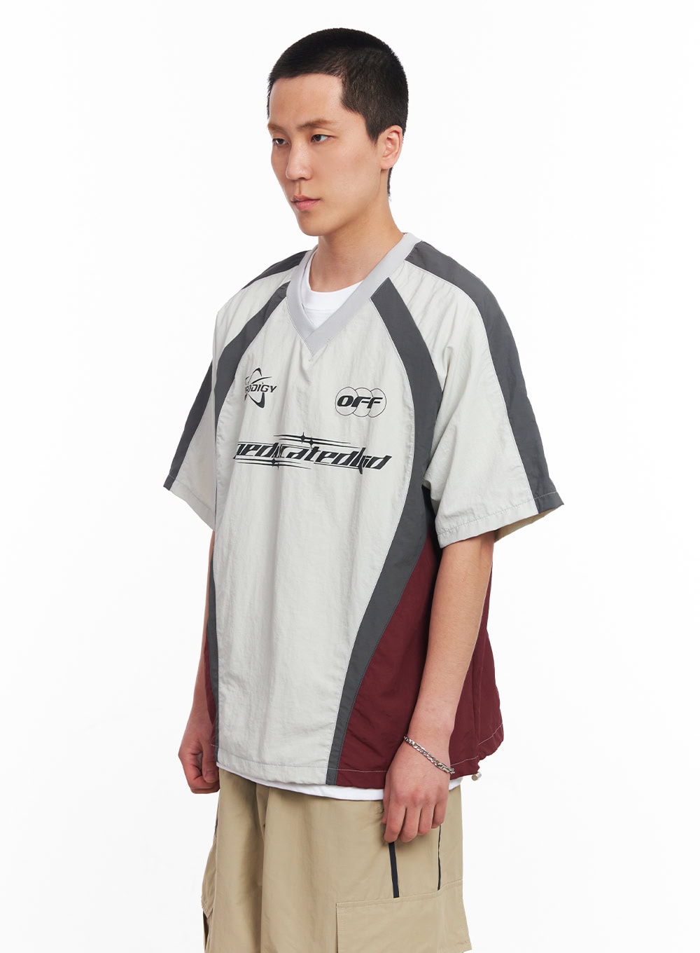 Men's Nylon Graphic V-Neck T-Shirt IU512