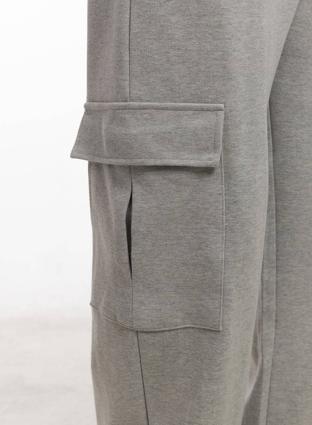 Men's Cargo Pocket Wide-Fit Sweatpants IM517