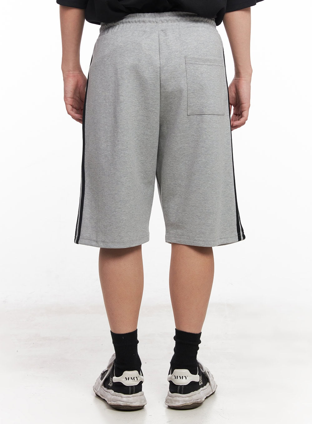 Men's Striped Wide-Fit Sweatshorts IY520