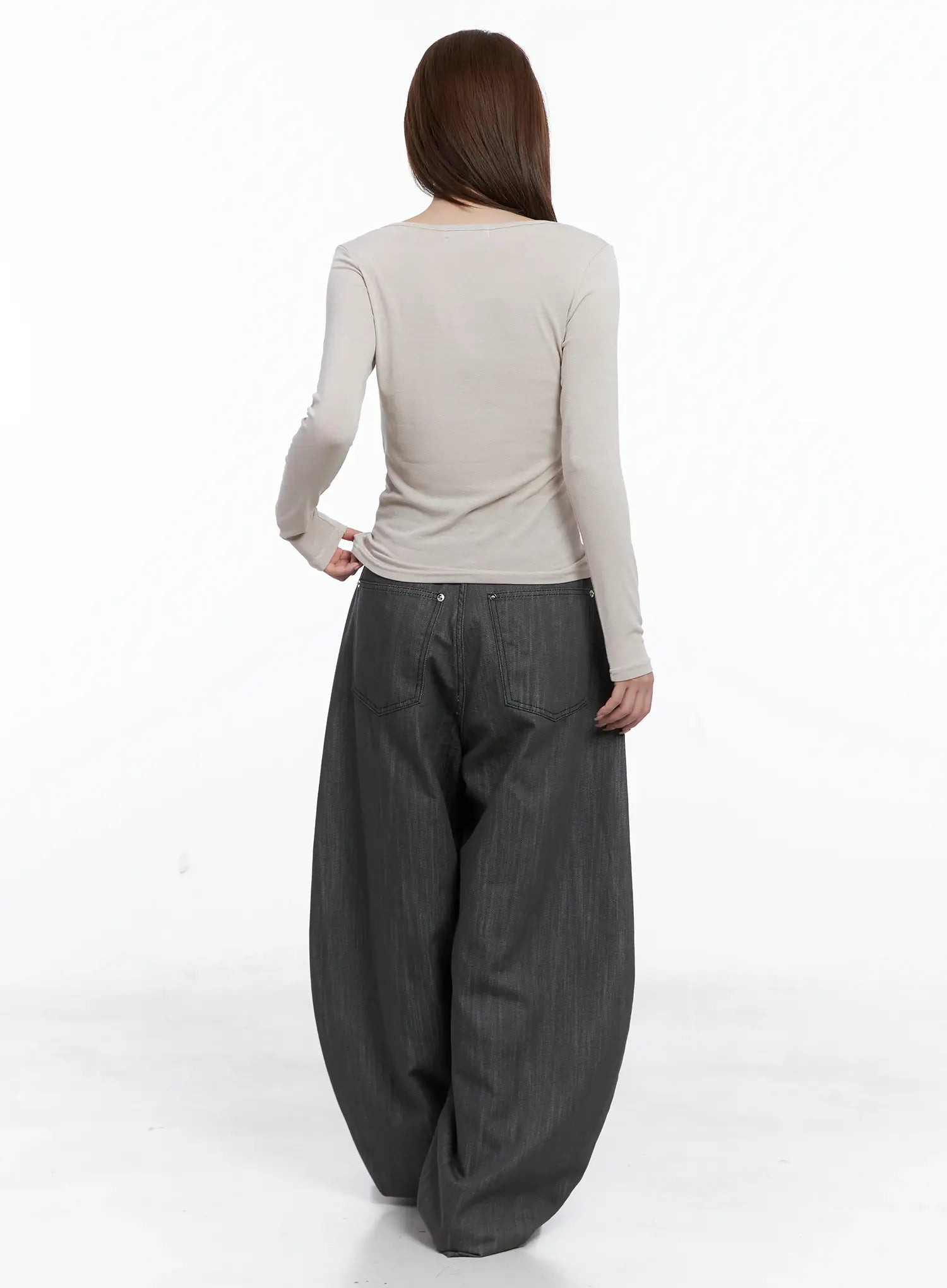 Graphic Text Slim-Fit Long-Sleeve Top CS501