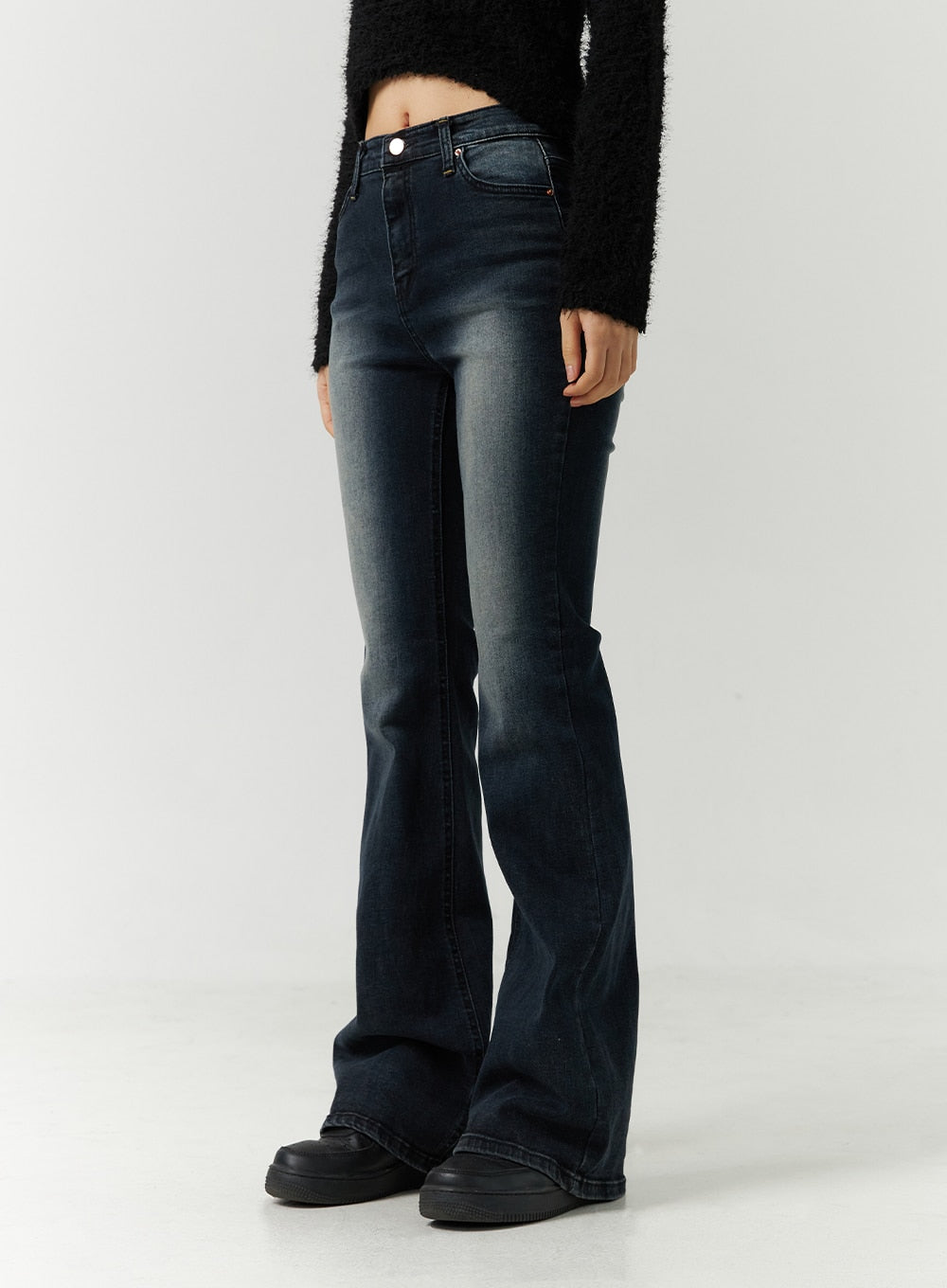 Mid-Rise Bootcut Jeans CD301