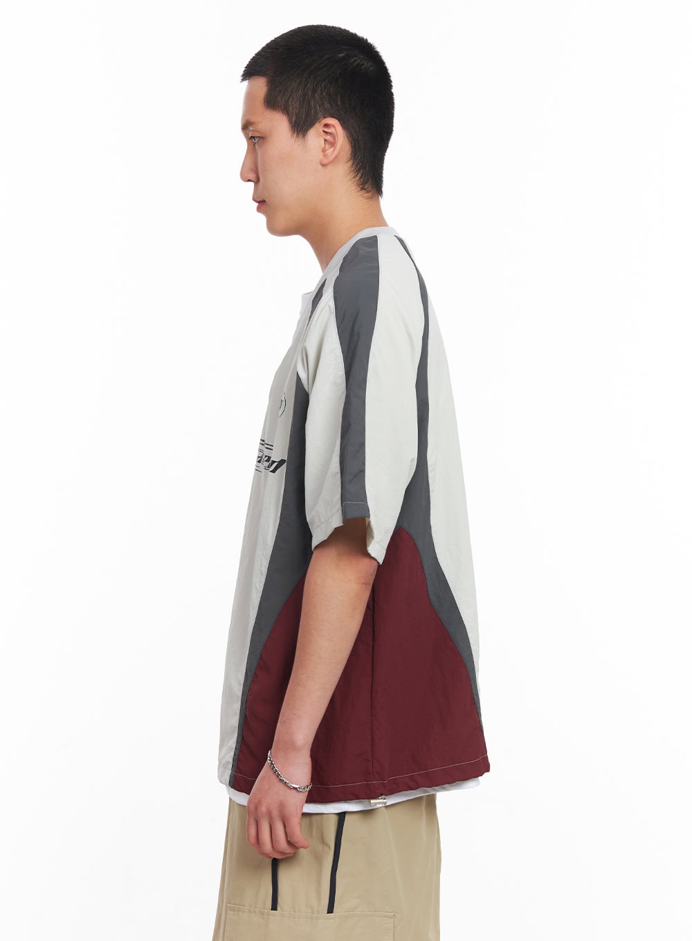 Men's Nylon Graphic V-Neck T-Shirt IU512