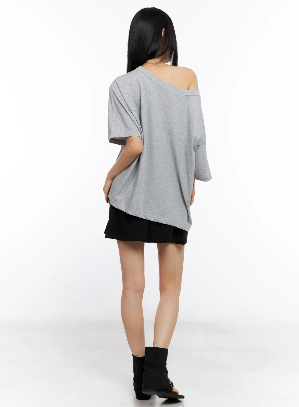 Off-Shoulder Relaxed-Fit Graphic Tee CL530
