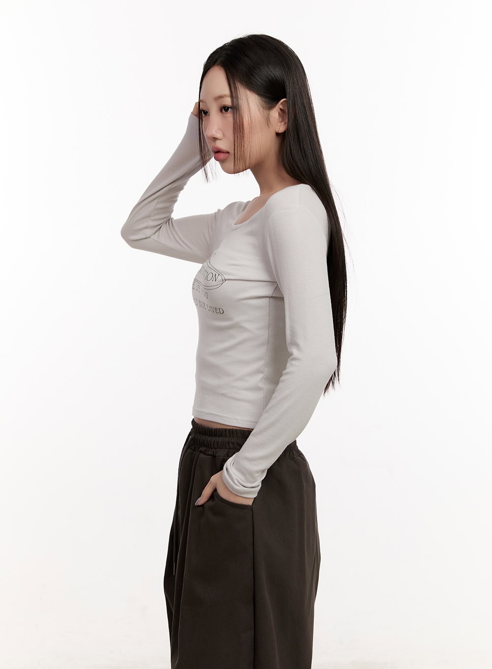 Slim-Fit Graphic Crop Top CM507