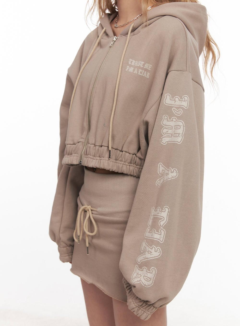 Graphic Zip-Up Hooded Crop Jacket CM505