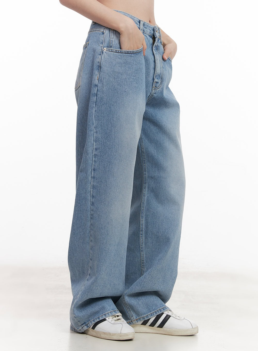 Kyli Washed Wide-Leg Jeans CM512