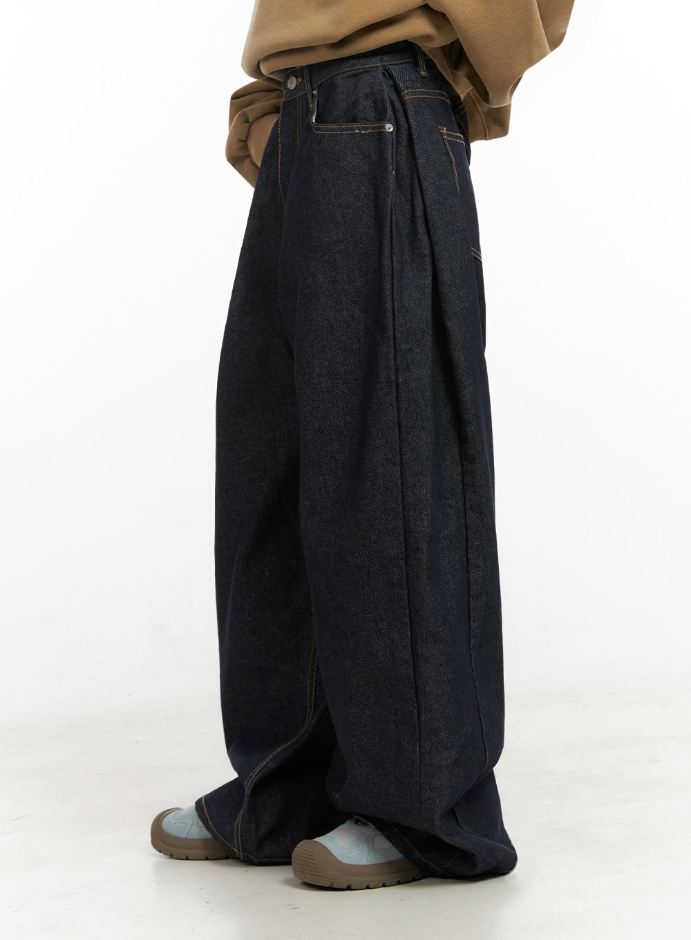 Lilo Pintuck Wide-Leg Jeans IN427