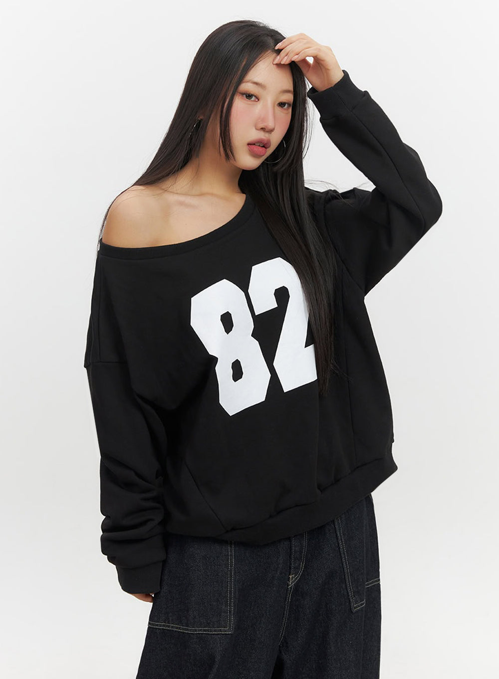 One-Shoulder Graphic Crewneck IF510