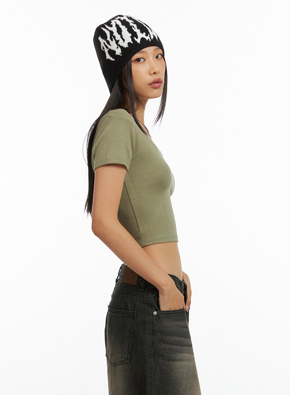 Slim Fit U-Neck Crop Tee IG405