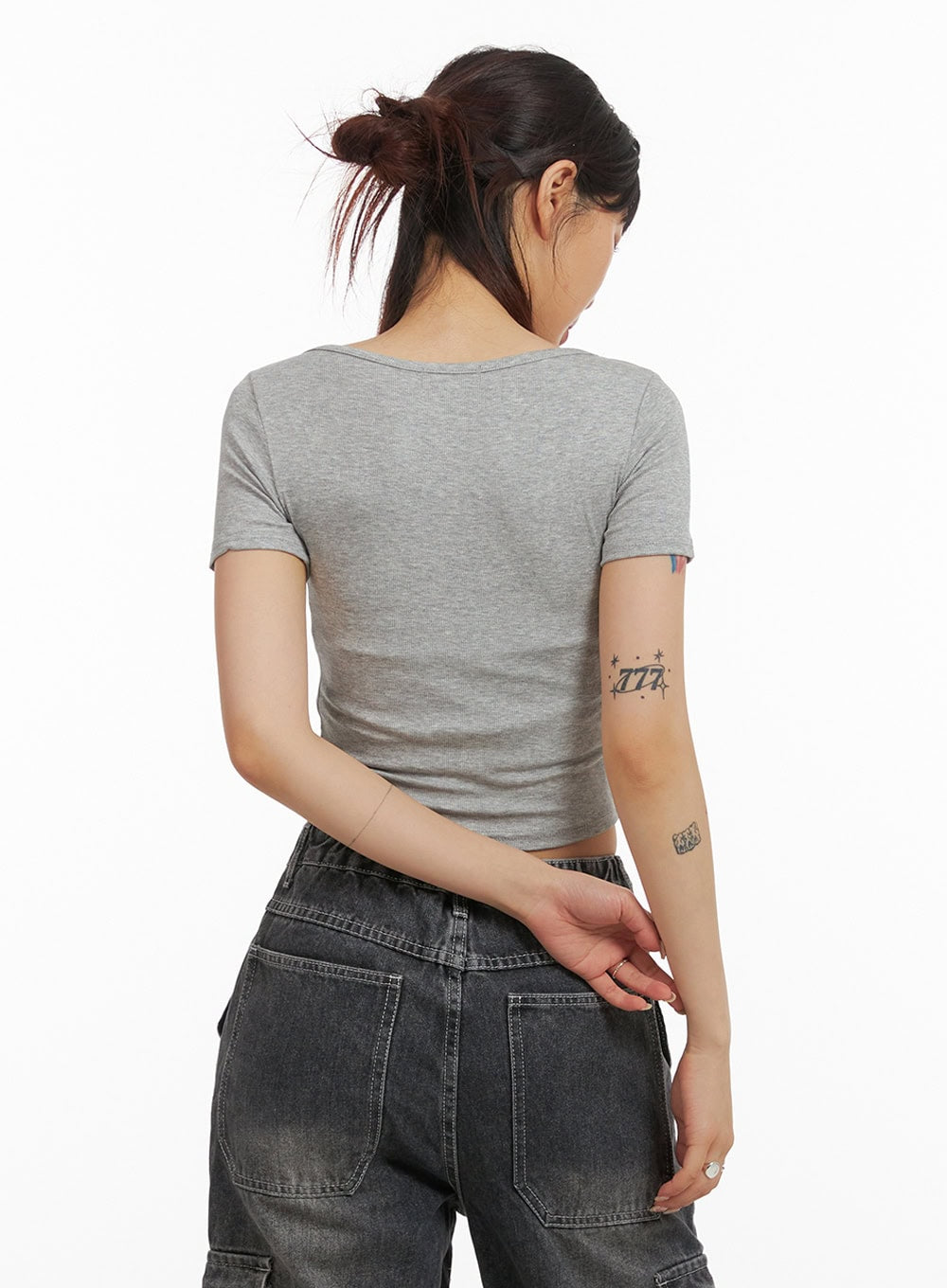 Slim Fit Buttoned U-Neck Crop Top IY410