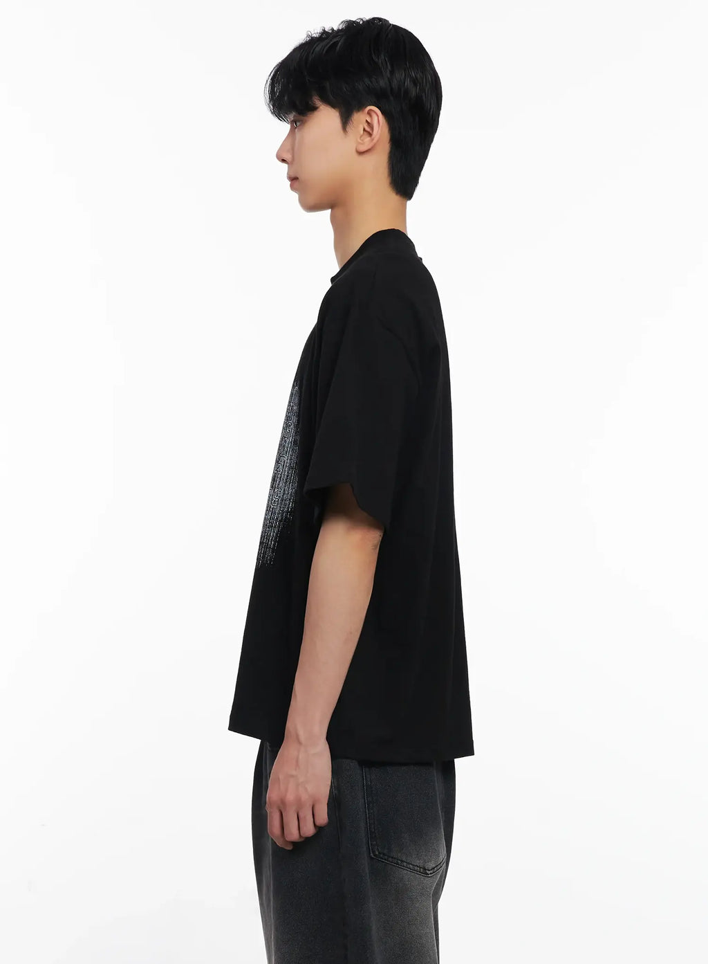 Men's Graphic Relaxed-Fit Tee IU526